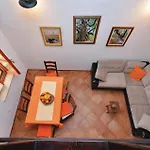 Vikendica 2 Bedroom In *