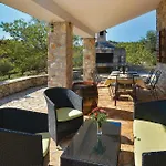 2 Bedroom In Vikendica