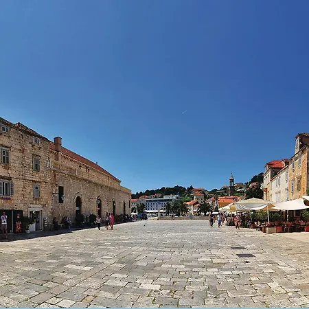 2 Bedroom In Nyaraló Stari Grad