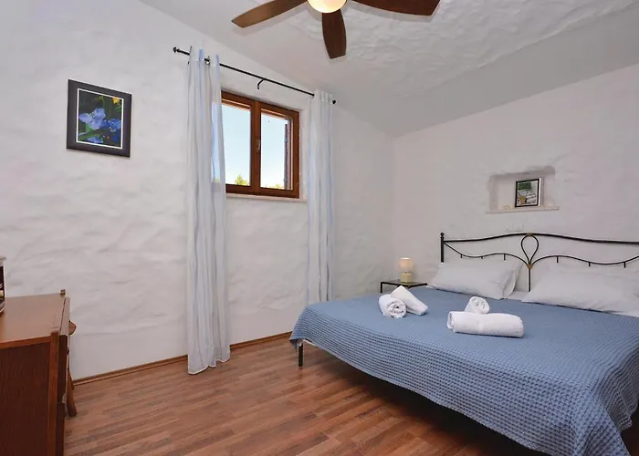 2 Bedroom In Stari Grad