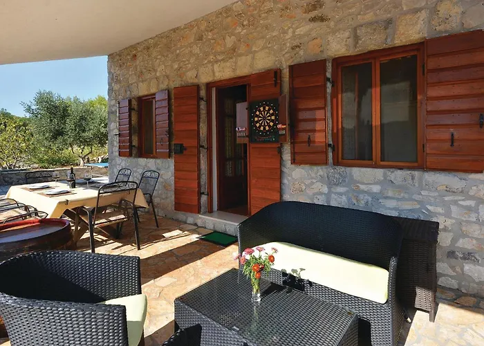 2 Bedroom In Stari Grad