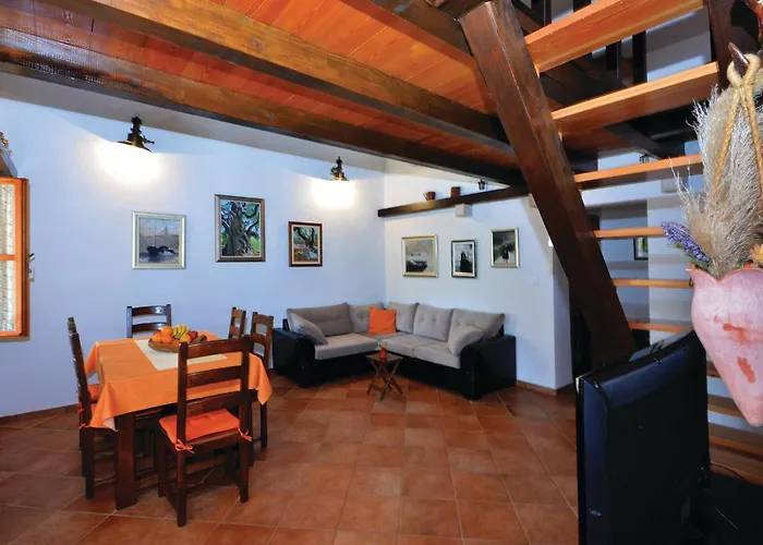 Nyaraló 2 Bedroom In Stari Grad