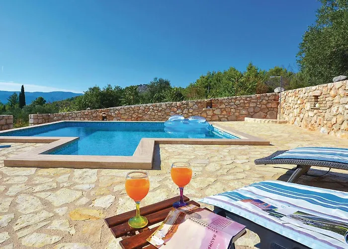 2 Bedroom In Nyaraló Stari Grad