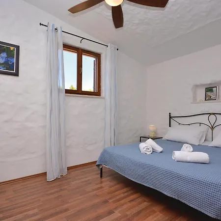2 Bedroom In Stari Grad (Hvar)
